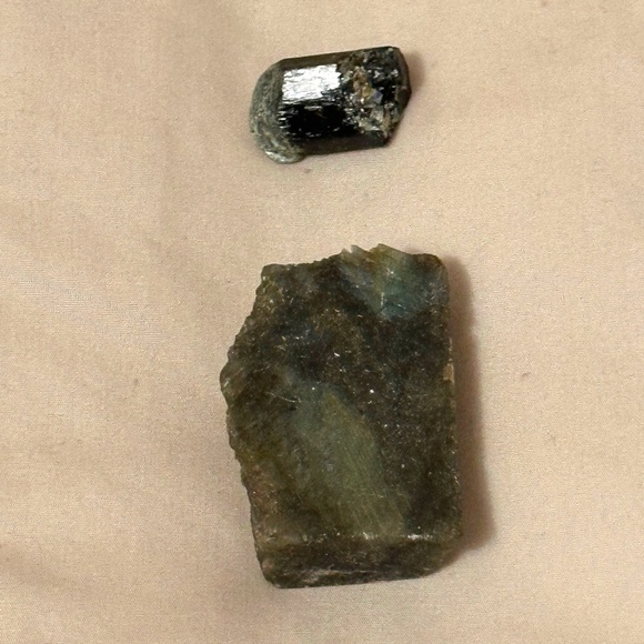 Two pieces genuine black Turmaline, protection stone - Picture 1 of 5